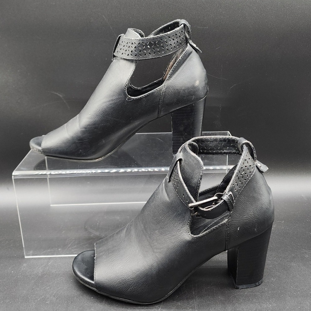 Simply Vera Wang 9 Black Peep Toe Booties Laser Cut Ankle Strap Block Heel Goth